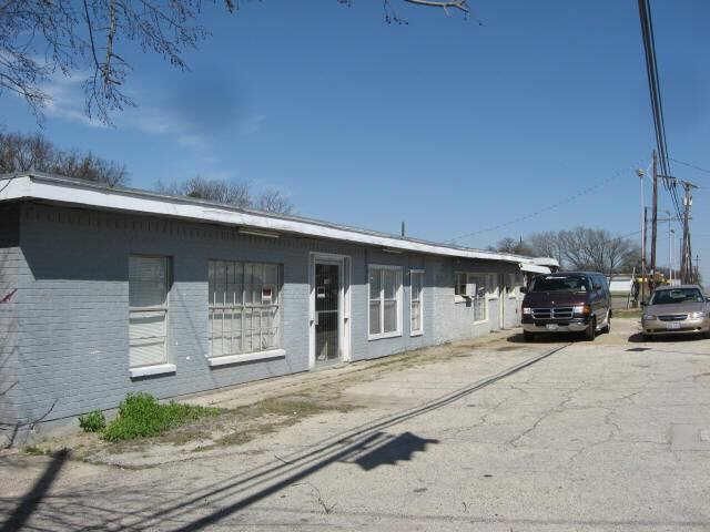 1104 W Ennis Ave, Ennis, TX 75119